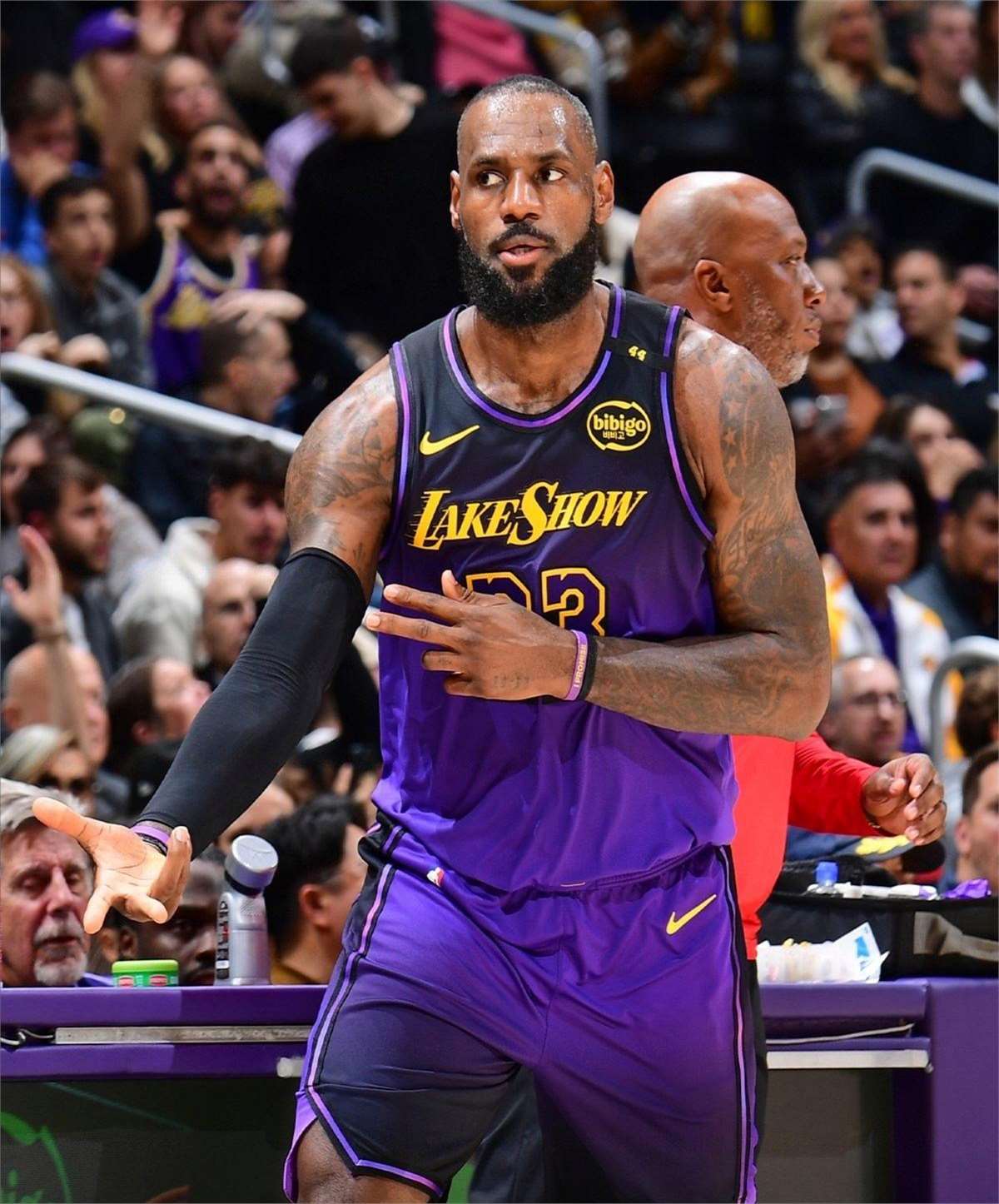 九游体育手机版包含里程碑夜洛杉矶湖人遗憾出局，欧超杯赛后刷纪录，信心回归，身体对抗强度拉满的词条