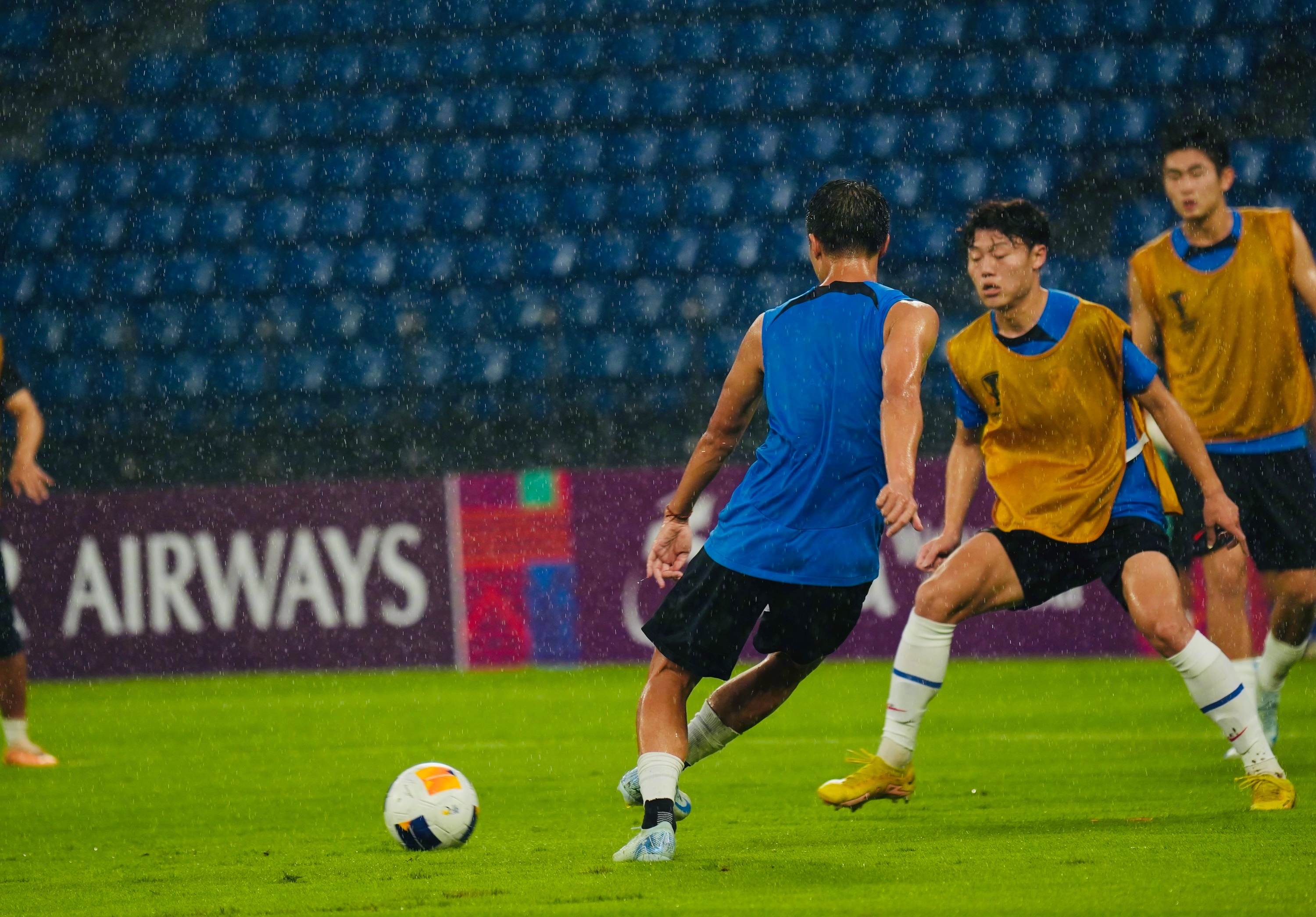 九游体育平台瓦伦西亚迎法甲关键赛；赛后远射贴柱；气氛紧张；资深球员宣示担当的简单介绍